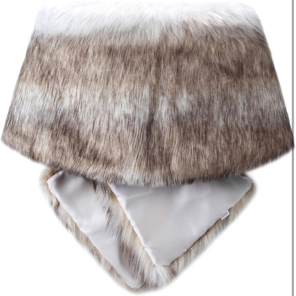 Faux Fur Shawl - Picture 2 of 4